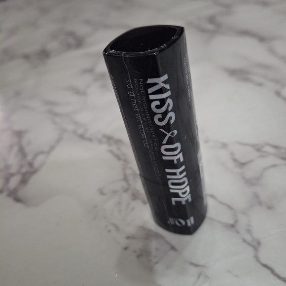 Avon Raspberry Rose Lipstick - Picture 3 of 4